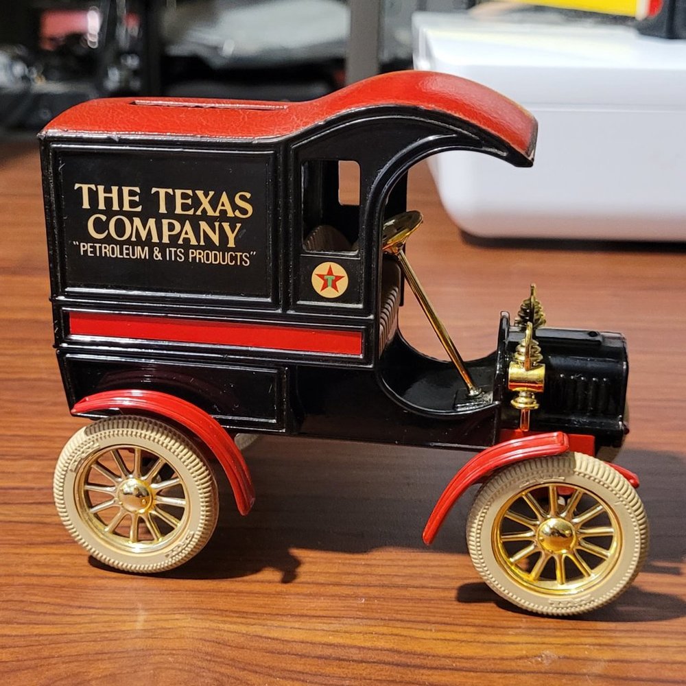 Vintage ERTL Die Cast Bank Texaco 1905 Ford Delivery Car with Key